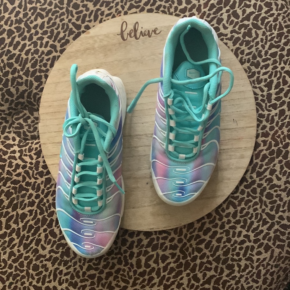 6Y which is a size 7 1/2 women